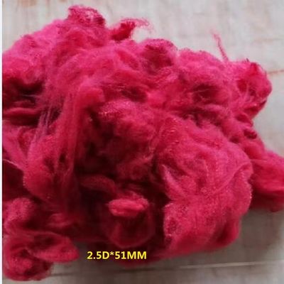 fibra de grapa de poliéster reciclada roja brillante sólida del color de 2.5Dtex*51m m para el material de terraplenado, tela no tejida, haciendo girar