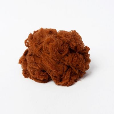 Coloreada camello 1.2D 32m m hilados de polyester la materia prima para las mantas