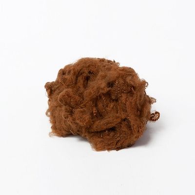 Coloreada camello 1.2D 32m m hilados de polyester la materia prima para las mantas