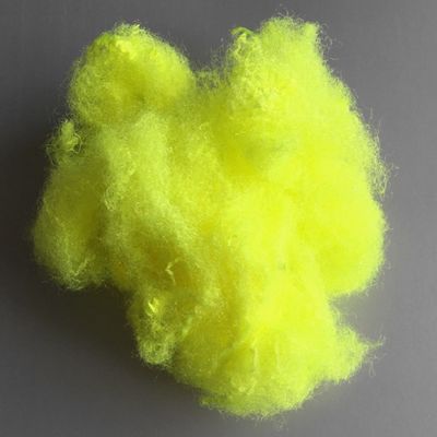 verde brillante de la fibra de grapa de poliéster del triángulo de 9d X 64m m para el paño de la pelota de tenis